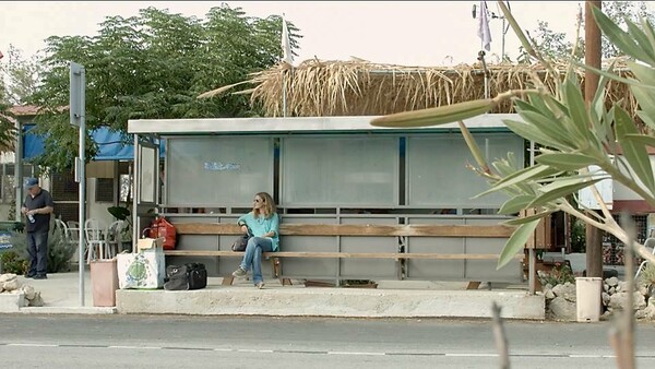 Μια καινούρια online εκπομπή μάς ταξιδεύει με δημόσια λεωφορεία στην αγνή πλευρά της Κύπρου