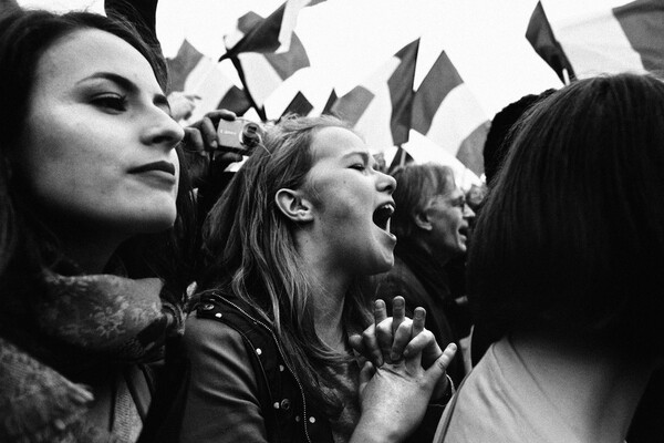 Το Παρίσι πανηγυρίζει το θρίαμβο Μακρόν - 30 φωτογραφίες από τη μεγάλη γιορτή στο Λούβρο