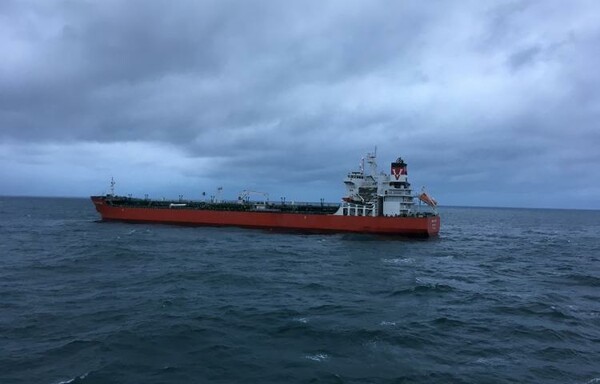 Δεξαμενόπλοιο συγκρούστηκε με φορτηγό πλοίο στο στενό του Πα-ντε-Καλαί