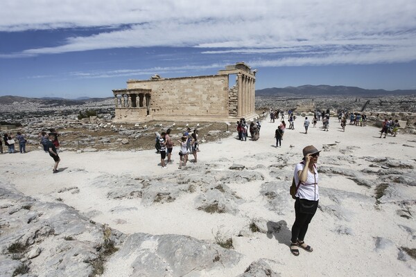 H πρώην πρόεδρος της Αργεντινής Κρ. Κίρχνερ ξεναγείται στην Ακρόπολη - ΦΩΤΟΓΡΑΦΙΕΣ