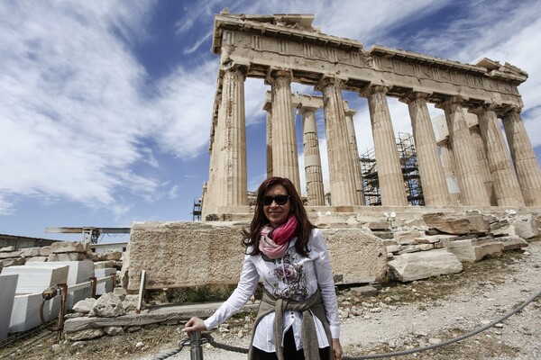 H πρώην πρόεδρος της Αργεντινής Κρ. Κίρχνερ ξεναγείται στην Ακρόπολη - ΦΩΤΟΓΡΑΦΙΕΣ