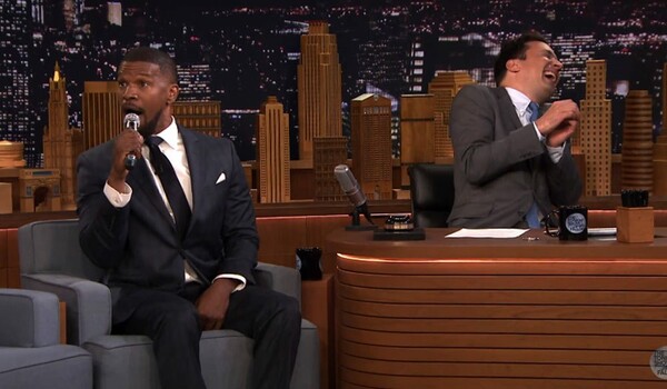 Ο Jamie Foxx χλεύασε την νοηματική γλώσσα στο σόου του Jimmy Fallon και εξόργισε το ίντερνετ