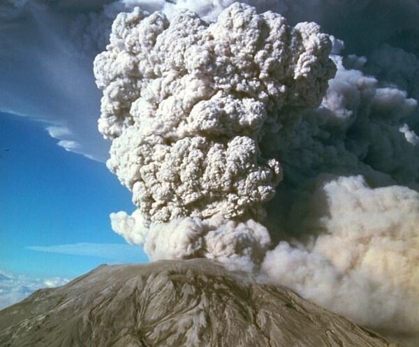 «Ξυπνάει» το ηφαίστειο του όρους της Αγίας Ελένης; - Ανησυχία προκαλεί στους επιστήμονες η αυξημένη σεισμική δραστηριότητα
