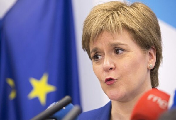 Η Νίκολα Στέρτζιον "βλέπει" ανεξαρτησία της Σκωτίας έως το 2025