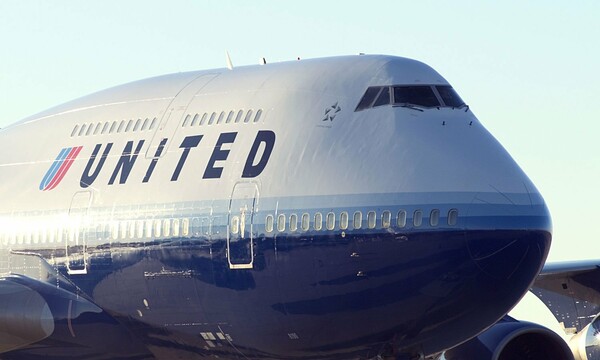 ΗΠΑ: Η United έρχεται σε εξωδικαστικό συμβιβασμό με τον επιβάτη που αποβίβασε με τη βία