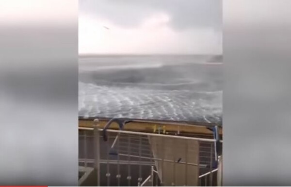 Τουρίστας κατέγραψε σε βίντεο μία τεράστια «ρουφήχτρα» κοντά σε ακτή της Κέρκυρας