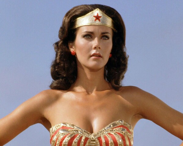 Wonder Woman: Η απόλυτη γυναίκα υπέρ - ήρωας