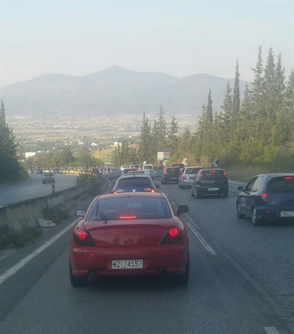 Χαμός στην Χαλκιδική - Τεράστιες ουρές στην επιστροφή των λουόμενων