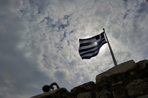 CNBC: Πιθανότατα την επόμενη εβδομάδα η έξοδος της Ελλάδας στις αγορές