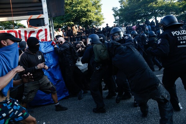 Αμβούργο: Νύχτα επεισοδίων στην G20 - Δεκάδες αστυνομικοί τραυματίστηκαν