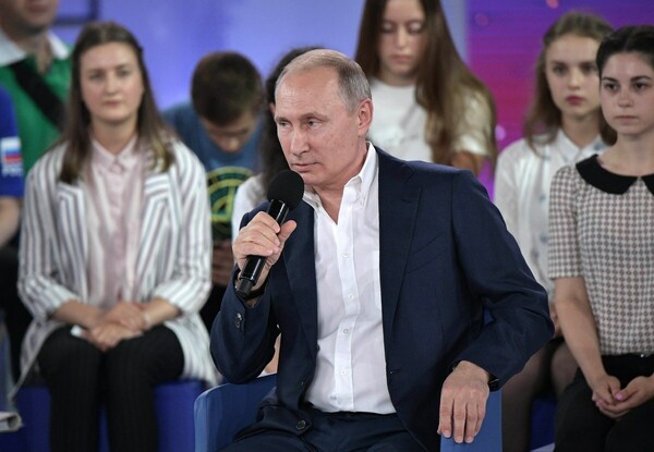 Πούτιν: Αισθάνομαι σαν ένας συνηθισμένος άνθρωπος. Διαβάζω ιστορικά μυθιστορήματα κι ακούω Μότσαρτ