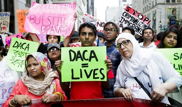 Η κυβέρνηση Τραμπ ακυρώνει το πρόγραμμα DACA που προστατεύει ανήλικους μετανάστες