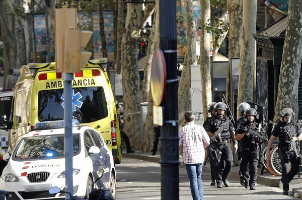 Νέος συναγερμός στη Βαρκελώνη- Οδηγός χτύπησε δύο αστυνομικούς σε σημείο ελέγχου