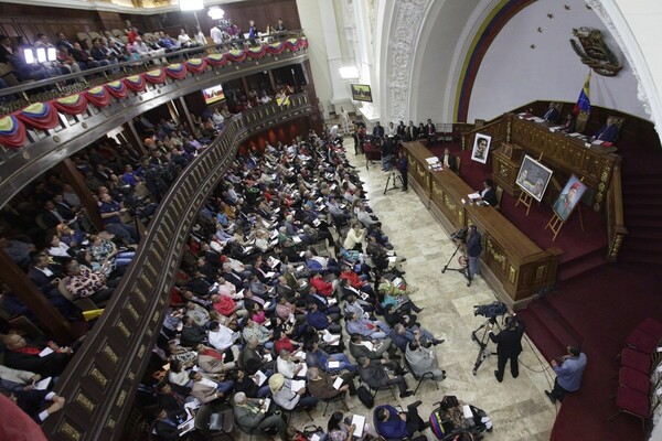 Βενεζουέλα: Η Συντακτική Συνέλευση του Μαδούρο ανέλαβε τη νομοθετική εξουσία