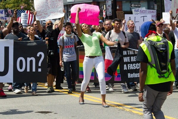 «Όχι στους Ναζί» - Χιλιάδες διαδηλωτές κατά του ρατσισμού στους δρόμους της Βοστώνης