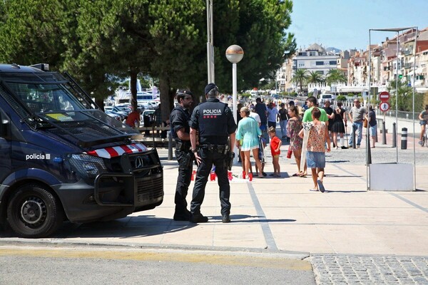 H Βαρκελώνη γίνεται «φρούριο»: Δρακόντεια μέτρα σε τουριστικά σημεία, σιδηροδρόμους και εκδηλώσεις μετά τις επιθέσεις