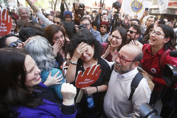 Χιλή: Απόφαση ορόσημο για τις αμβλώσεις- Αποποινικοποιούνται μετά από 28 χρόνια απαγόρευσης