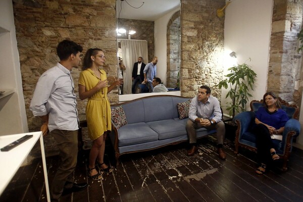 O Τσίπρας συναντά τις startups της Αθήνας - Φωτογραφίες από την επίσκεψη του πρωθυπουργού στο Impact hub Athens