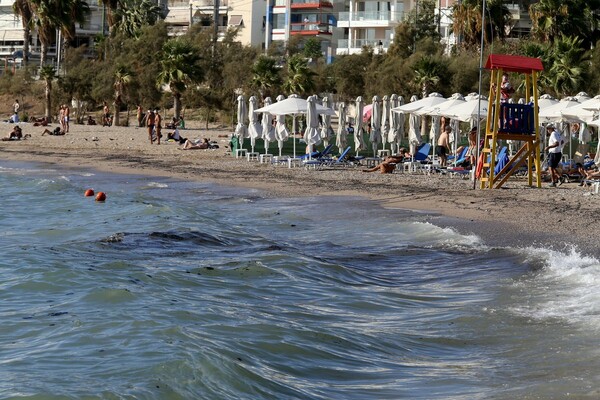 Ένα μήνα θα κρατήσει ο καθαρισμός της πετρελαιοκηλίδας στον Σαρωνικό