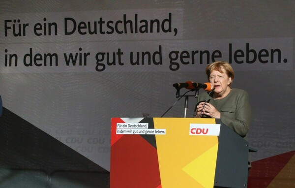 Γερμανία: Σταθερό προβάδισμα διατηρεί το κόμμα της Μέρκελ - Μάχη για την τρίτη θέση