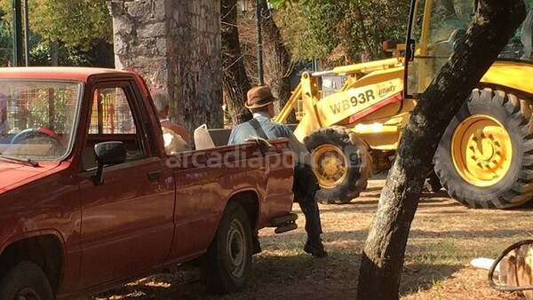 Απίστευτη απόφαση του δήμου Τρίπολης: Άρχισαν ανασκαφές σε πλατεία για να βρουν χαμένο θησαυρό