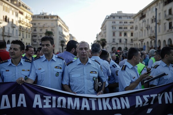 Θεσσαλονίκη: Συγκέντρωση και πορεία ένστολων στο κέντρο της πόλης- Παρών κι ο αρχηγός της ΕΛ.ΑΣ.