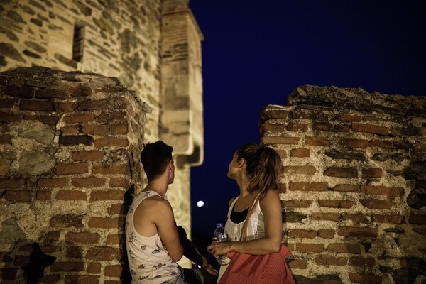 Πάνω από 75.000 άνθρωποι απόλαυσαν την αυγουστιάτικη πανσέληνο σε αρχαιολογικούς χώρους και μνημεία