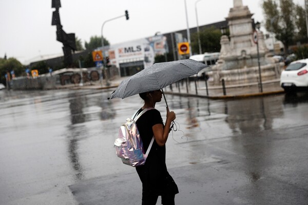 Αλλάζει το σκηνικό του καιρού με βροχές και καταιγίδες