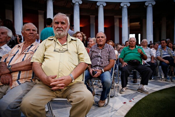 43 χρόνια ΠΑΣΟΚ - Δείτε φωτογραφίες από τη γιορτή στο Ζάππειο