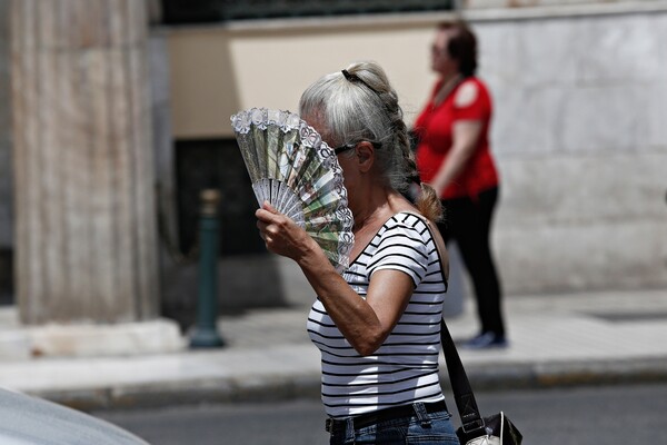 Κλιματιζόμενες αίθουσες ανοίγει από την Τρίτη ο δήμος Αθηναίων για το νέο κύμα καύσωνα