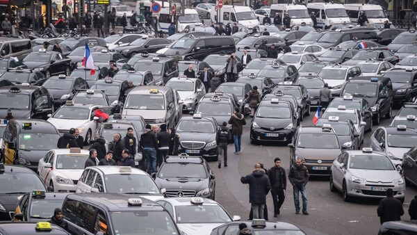 Γαλλία: Τέλος τα αυτοκίνητα που κινούνται με ντίζελ και βενζίνη έως το 2040