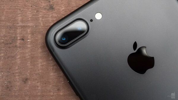 Με 3D αναγνώριση προσώπου θα ξεκλειδώνει το νέο iPhone 8