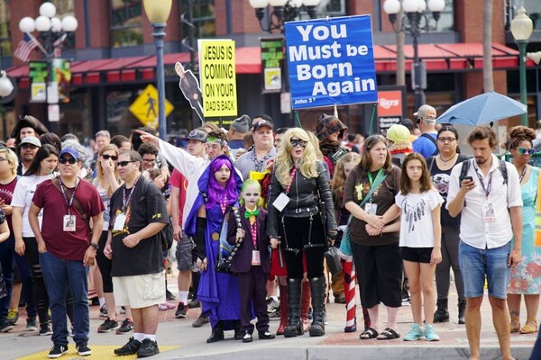 Οι καλύτεροι Cosplayers του κόσμου στο θεαματικό Comic-Con στο Σαν Ντιέγκο