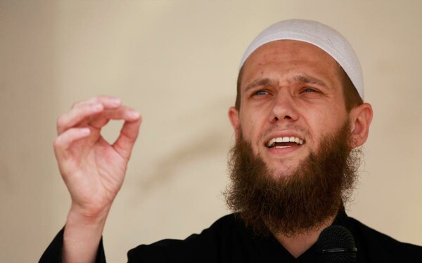 Ποινή κάθειρξης πεντέμισι ετών στον πιο γνωστό ισλαμιστή ιεροκήρυκα της Γερμανίας