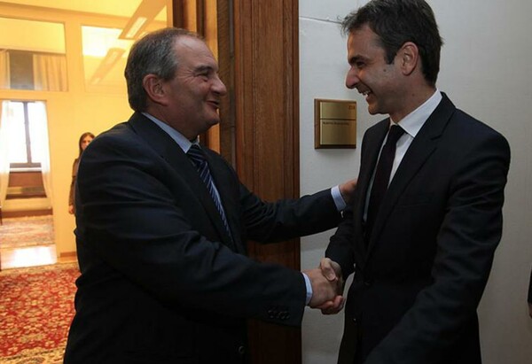 Τον Καραμανλή βλέπει αυτή την ώρα ο Κυριάκος Μητσοτάκης