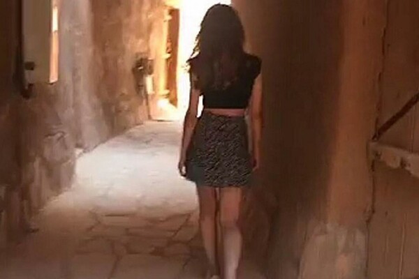 Οργή στη Σαουδική Αραβία για το μοντέλο με την μίνι φούστα -ΒΙΝΤΕΟ