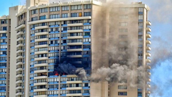 ΗΠΑ: Πυρκαγιά σε κτίριο 36 ορόφων στη Χονολουλού-Τουλάχιστον 3 νεκροί
