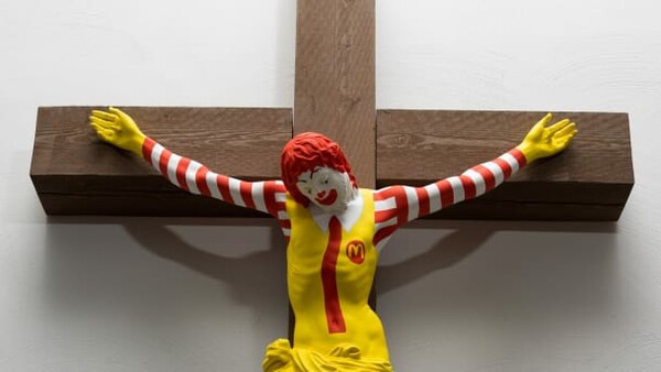 Σάλος στο Ισραήλ από την έκθεση του γλυπτού McJesus