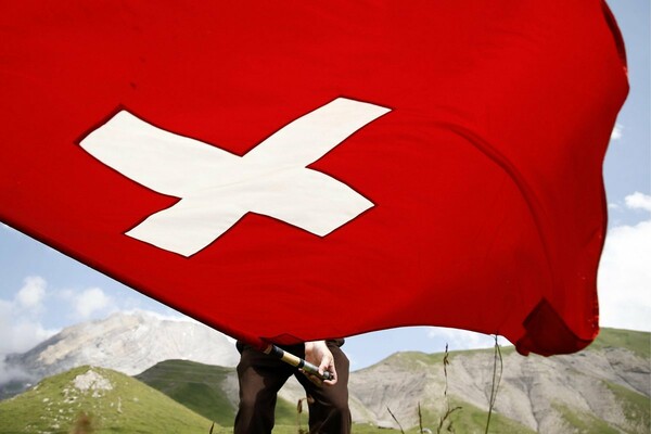 Ένας στους τρεις Ελβετούς νιώθει άβολα κοντά σε ανθρώπους που θεωρεί «διαφορετικούς»