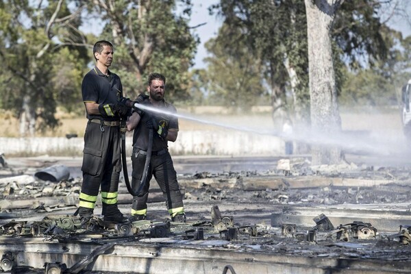 Απίστευτη τραγωδία στην Ιταλία: Πυρπόλησε το σπίτι του και μετά αυτοκτόνησε- Νεκρές και οι τρεις κόρες του