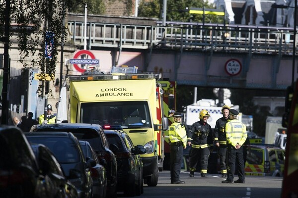 Βρετανία: Ωρολογιακή και αυτοσχέδια η βόμβα στο μετρό του Λονδίνου