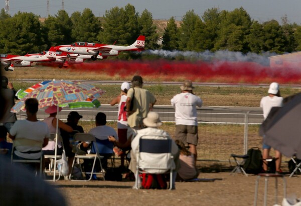 Athens Flying Week 2017: Εντυπωσιακές αεροπορικές επιδείξεις με πιλότους απ' όλο τον κόσμο