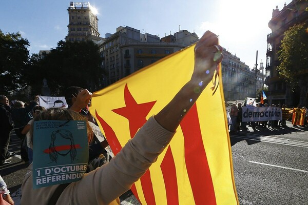 Ισπανία: Υπέρ του δημοψηφίσματος η Μπαρτσελόνα-Στους δρόμους οι Kαταλανοί μετά τις συλλήψεις