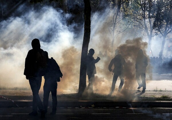 Δεκάδες χιλιάδες πολίτες στους δρόμους της Γαλλίας κατά της μεταρρύθμισης του εργασιακού κώδικα- Επεισόδια στο Παρίσι