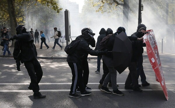 Δεκάδες χιλιάδες πολίτες στους δρόμους της Γαλλίας κατά της μεταρρύθμισης του εργασιακού κώδικα- Επεισόδια στο Παρίσι