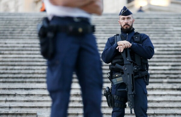 Γνωστός στις αρχές ο δράστης της επίθεσης στο σιδηροδρομικό σταθμό της Μασσαλίας - Οργή Μακρόν για τη νέα επίθεση