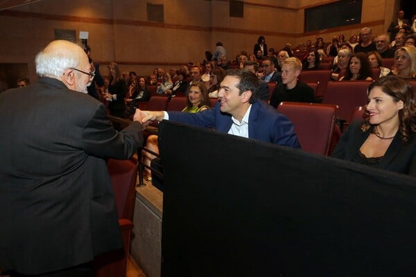 Αλέξης Τσίπρας και Μπέτυ Μπαζιάνα στην πρεμιέρα της ταινίας «Το τελευταίο σημείωμα», του Παντελή Βούλγαρη