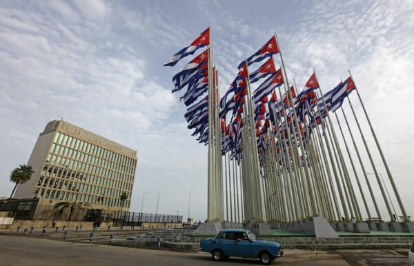 Oι ΗΠΑ εξετάζουν το κλείσιμο της αμερικανικής πρεσβείας στην Κούβα