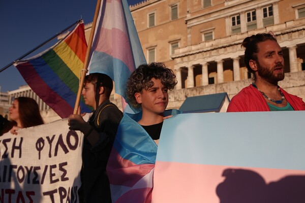 «Ναι μεν αλλά» από την ΛΟΑΤΚΙ κοινότητα για το νομοσχέδιο: Ιστορική μέρα αλλά δεν καλύπτει όλες τις κατηγορίες