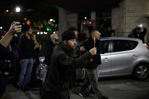 Επεισόδια και προσαγωγές στη διαμαρτυρία για την παράσταση «Η 'Ωρα του Διαβόλου» (φωτό + βίντεο)